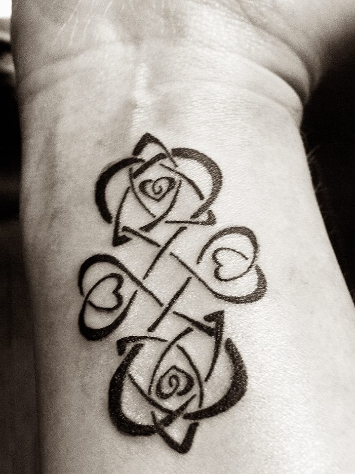 Celtic heart wrist tattoo | Pretty Boudoir